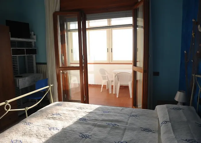 Viale Delle Colline 3*